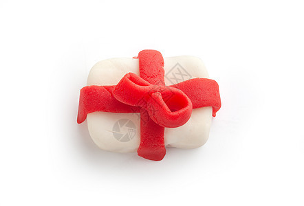 带有红丝带的可塑性礼品孩子雕刻创造力新年礼物蝴蝶结红色玩具游戏面团背景图片