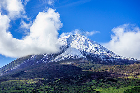 皮科山火山峰顶与雪图片