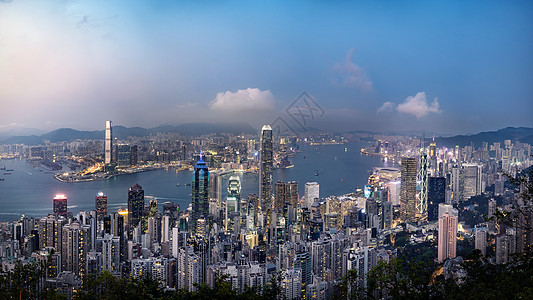 在维多利亚山峰的夜景中 香港天际线全景旅行假期顶峰商业经济金融天空建筑摩天大楼旅游图片