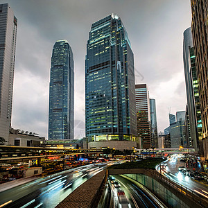 香港中央商业区的天际线 有轻道摩天大楼运输建筑交通城市市中心商业运动速度日落图片