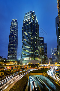 香港中央商业区的天际线 有轻道运动日落运输交通商业金融中心市中心城市街道图片