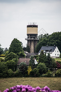 Witten高水塔草地建筑物贮存供水蓝色自来水绿色树木天空图片