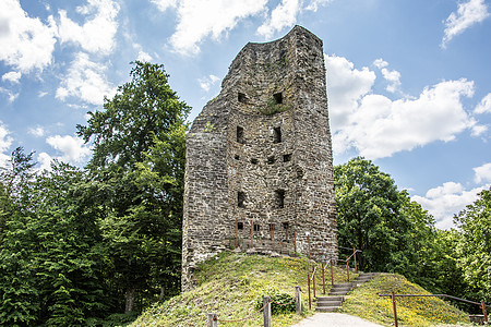 鲁尼德城堡瓦登堡树木棕色灰色砌体地标天空岩石山顶蓝色纪念碑图片