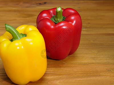 黄胡椒和红铃辣椒图片