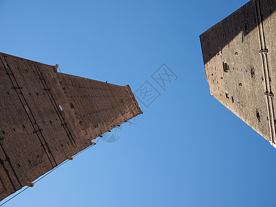 波洛尼亚的托里两座塔蓝天地标天空景观蓝色倾斜城市建筑学建筑图片