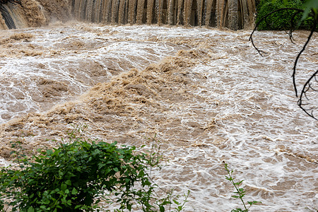 暴风雨过后洪水泛滥     带土壤混合的未开垦水海岸线海岸地球环境灾难季节下雨气候变化场景天气图片