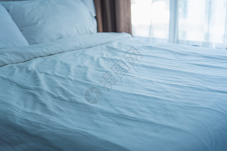 床上白床的老旧细节白色装饰枕头房间桌子酒店床头风格房子寝具图片