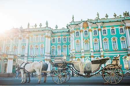 俄罗斯圣彼得堡的宫宫殿广场帝国建筑学地标城市旅行教练游客景观旅游观光图片