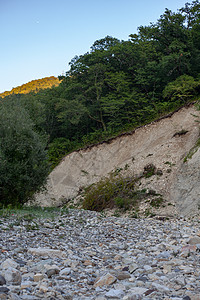 山河干岩床图片