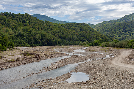 山地岩石床岩石河床旅游树木旅行山脉石床树干绿色荒野图片