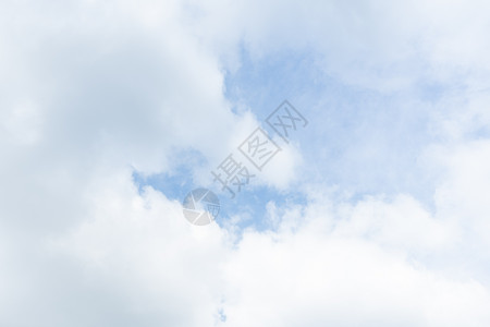 美丽的蓝色天空中的云朵晴天空气气氛阳光气象季节自由气候环境臭氧图片