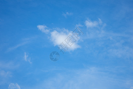美丽的蓝色天空中的云朵季节空气阳光气候自由晴天环境臭氧气氛气象图片