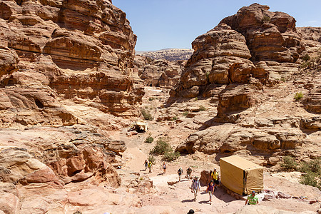 沙漠帐篷从盆地到阿尔代尔的路径背景