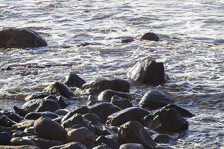 泡沫头水中的岩石海岸天气海浪海景海洋海滩石头海岸线支撑图片
