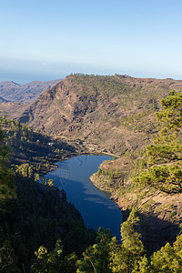 山之间小水库湖图片