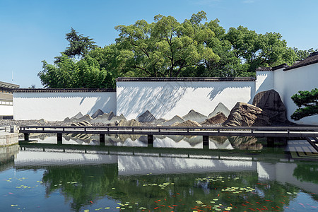 苏州博物馆的建筑图景天空游客历史性几何学花园文化工程旅行艺术树木图片