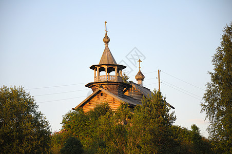 山上远古的木制教堂图片