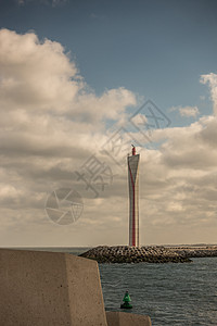 21世纪的月光塔是比利时Oostende港的雷达杆图片