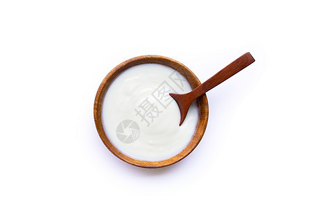 白酸奶在木碗里 在白色背景上木头漩涡水果营养小吃产品蓝色盘子奶油酸奶图片
