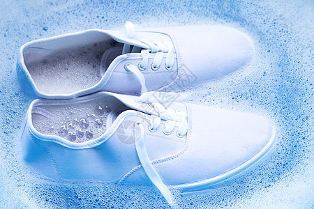 洗之前擦鞋 清洗脏运动鞋家务垫圈棉布经济气泡洗涤剂盆地身体衣夹篮子图片