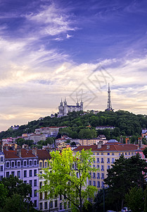 法国里昂圣母院教会日落大教堂景观天空历史性旅行城市地标纪念碑背景图片