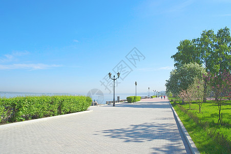伏尔加河之奎的视图城市照明海岸码头树木风景天空栅栏绿色植物图片