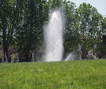 都灵的城市公园地标景观几个月纪念碑喷泉建筑建筑学季节图片