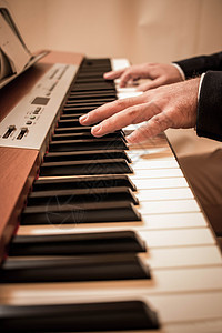 钢琴演奏家键盘音乐JE钢琴家娱乐音乐家乐器笔记练习玩家教育艺术艺术家图片