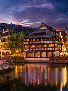 斯特拉斯堡Alsace的小法国文化天空街道市中心地标历史性游客旅游房子建筑图片