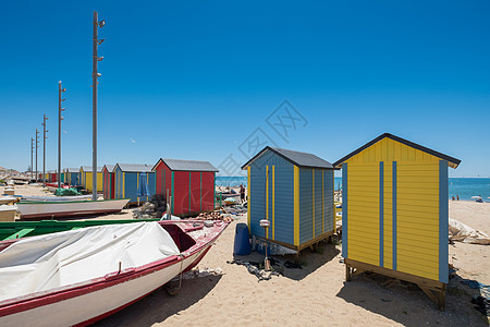 西班牙安达卢西亚Huelva渔村La Antilla捕鱼村典型的渔民小屋天空红色鸟类渔夫蓝色日光海鸥灯柱绿色房屋图片