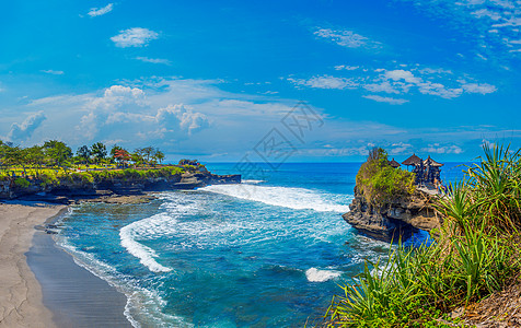 海中的寺庙Puratanah 地巴厘岛热带天空石头海景文化精神建筑地标日落海滩图片