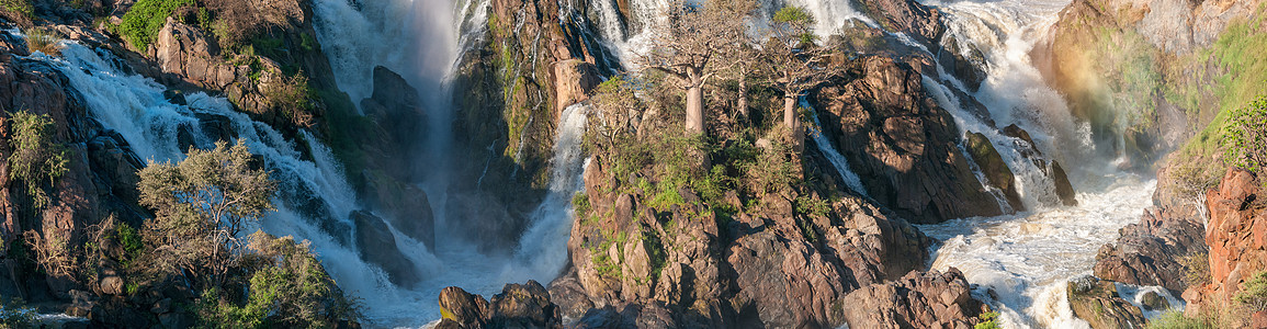 Epupa瀑布部分瀑布的全景图片