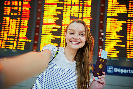 国际机场的美丽年轻旅游女美容观光女孩图片