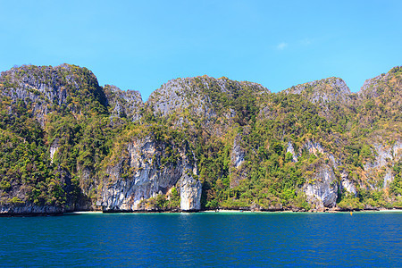 泰国Phi Phi岛美丽的海湾血管旅游海岸热带假期天空航海蓝色旅行海滩图片