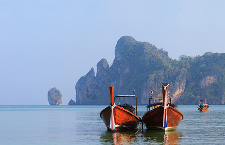 泰国普吉的船水晶热带岩石风景冒险游客旅行假期旅游海浪图片