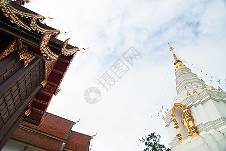 清迈泰国佛教寺庙塔台教会游客木头佛教徒宝塔宗教纪念碑艺术仪式雕塑图片