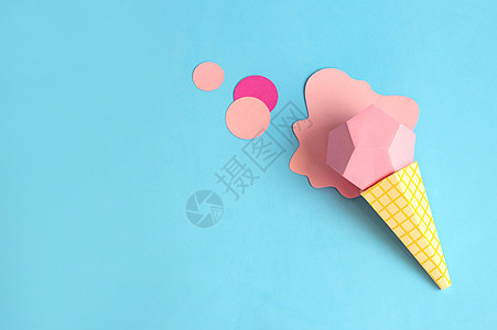 圆锥冰淇淋由 pape 制成图片