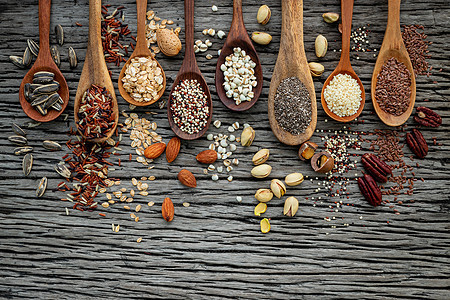 不同种类的谷物和谷类 用于破碎的木制背角脂肪保健小麦营养麦片养分糖类豆子饮食种子图片