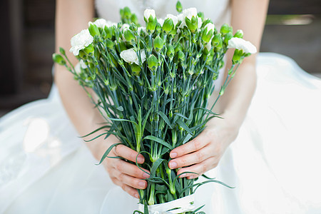 结婚礼服盛着花束花订婚戒指成人女士婚礼庆典植物夫妻新娘奢华图片