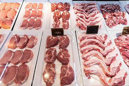 猪肉和牛肉都挤在超市里营养杂货店展示牛扒产品商业冰箱食物健康市场图片