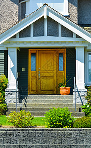 家宅门前院有景观的门后门脚步双门抵押花园院子住房绿化草地房子玻璃柱子图片