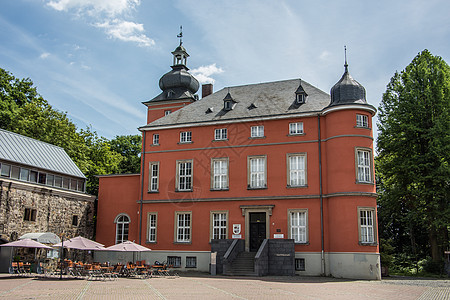 特洛伊斯多夫的Wissem城堡历史棕色蓝色红色建筑天空石工图片