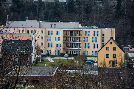 预制建筑中多彩 有色高楼居住出租房住房摩天大楼生活公寓石工住宅阳台房屋图片