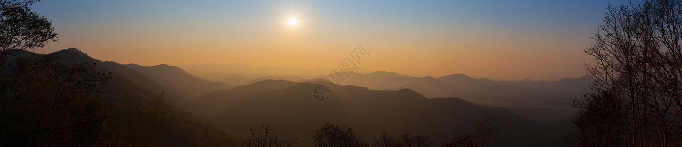 日出在山上阴暗图片