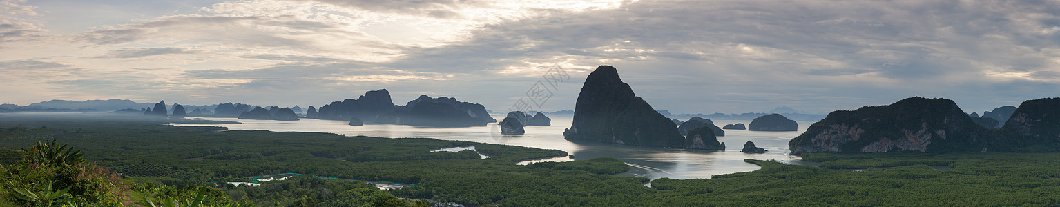 日出时 云层上方有多彩的天空海岸游艇天堂热带速度橙子航行假期旅行晴天图片