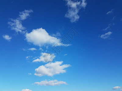 蓝色的天空 有白毛云云白色气氛天气多云背景图片