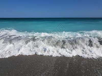 白海浪随海洋在沙滩上坠落支撑白色沿海海岸波浪图片