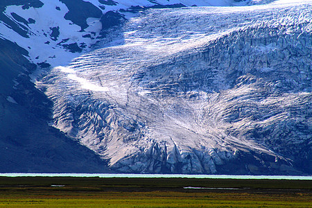 Langjokull冰川和冰岛附近地区反射假期岩石圆圈沙漠旅行旅游高地场景风暴图片