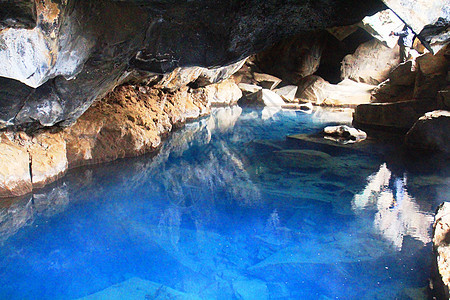 冰岛格若塔贾洞穴旅行游泳娱乐游戏蓝色水池岩石火山地热洞穴图片