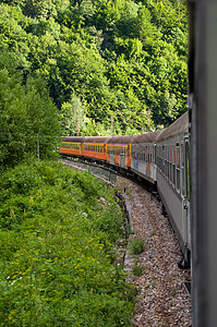 火车车厢车辆运动旅行速度铁路航程机车过境铁轨绿色图片